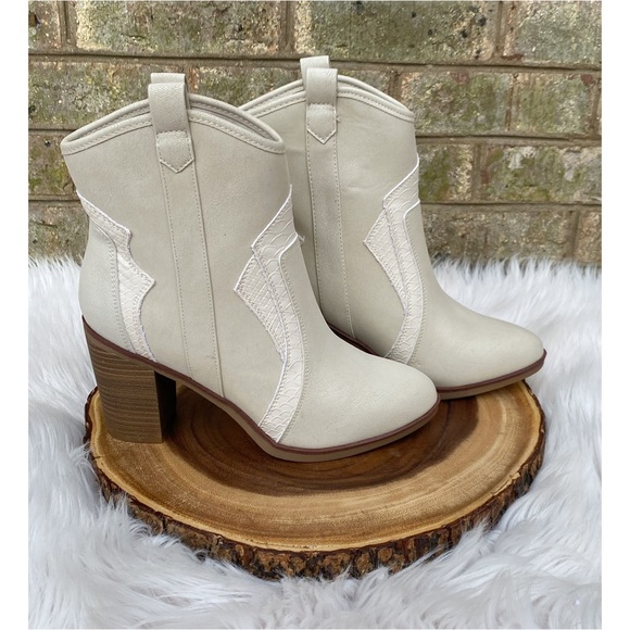 NWOB Altar’d State Simmone Crocodile Western Booties - Picture 1 of 10